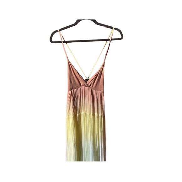 Letarte Ombre Layered Chiffon Halter Dress - Picture 3 of 13